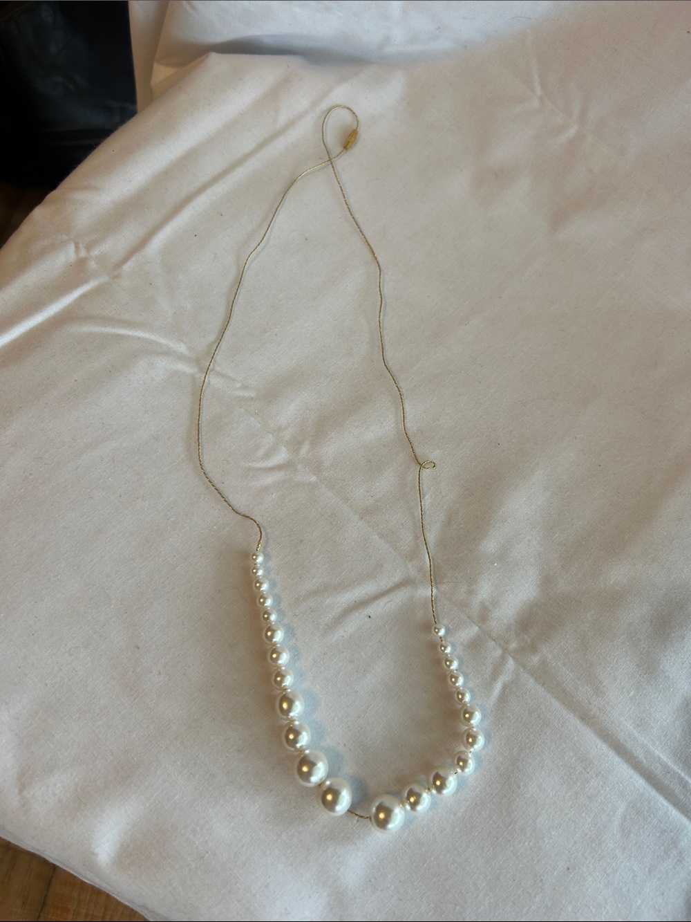 Source Unknown Gold Chain Necklace with White Pearls